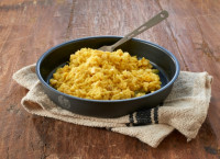 Kuřecí soté s aromatickou kari rýží